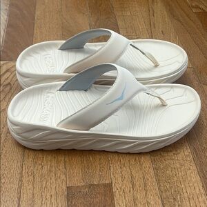Hoka Women’s ORA Recovery Flip. Size 9. Vanilla